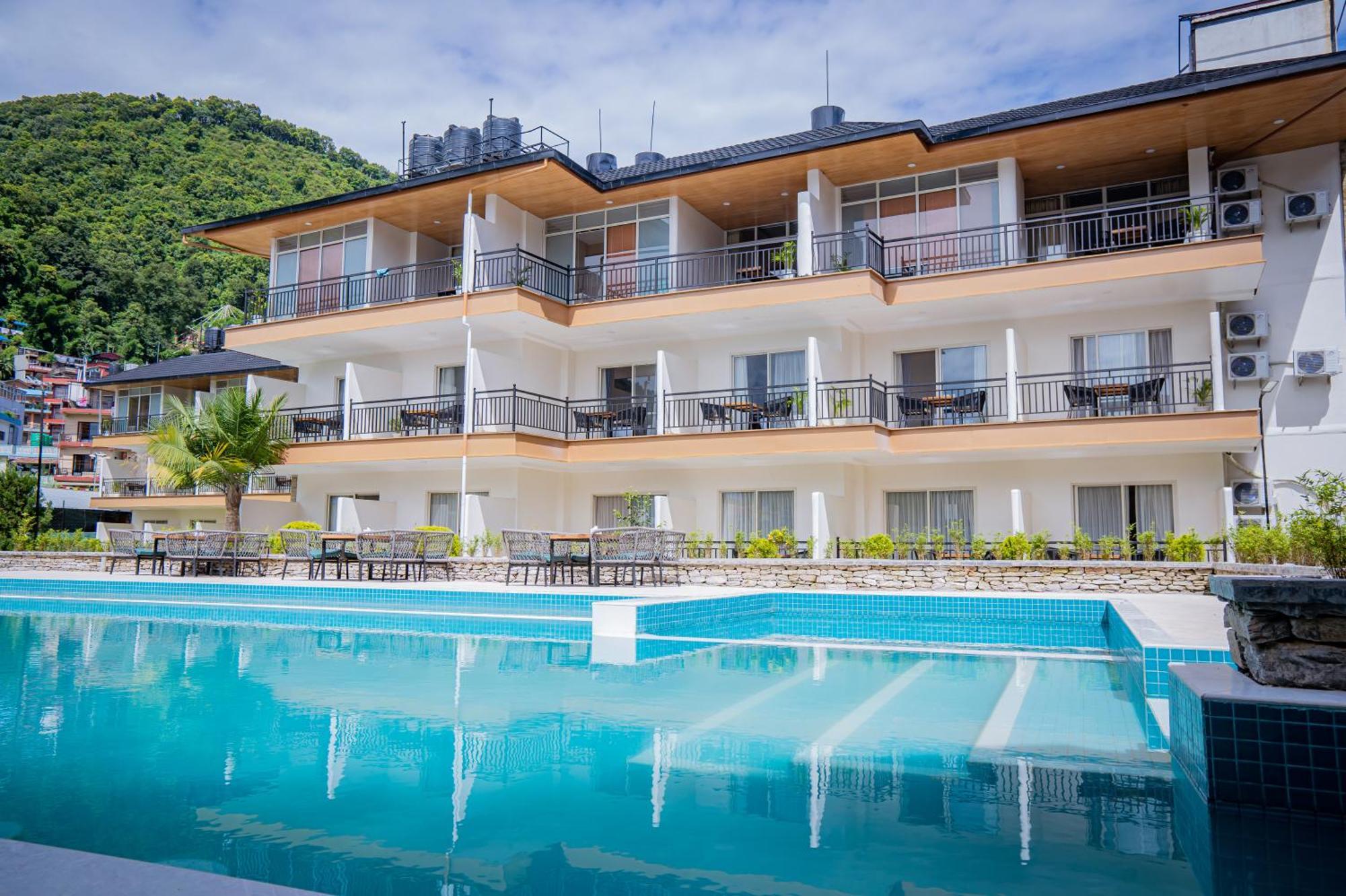 Majestic Lake Front Hotel & Suites Ποκάρα Εξωτερικό φωτογραφία