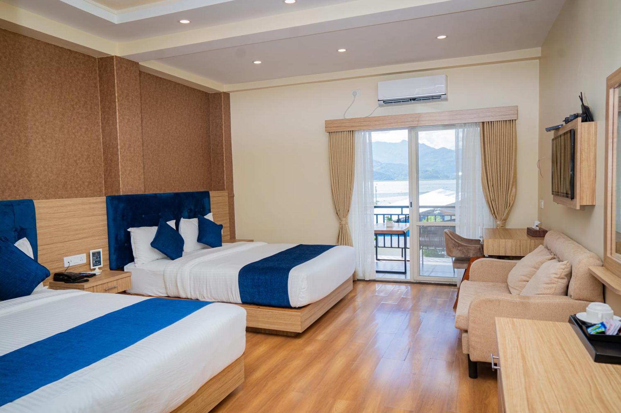 Majestic Lake Front Hotel & Suites Ποκάρα Εξωτερικό φωτογραφία